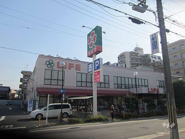 ライフ(歌島店)の外観