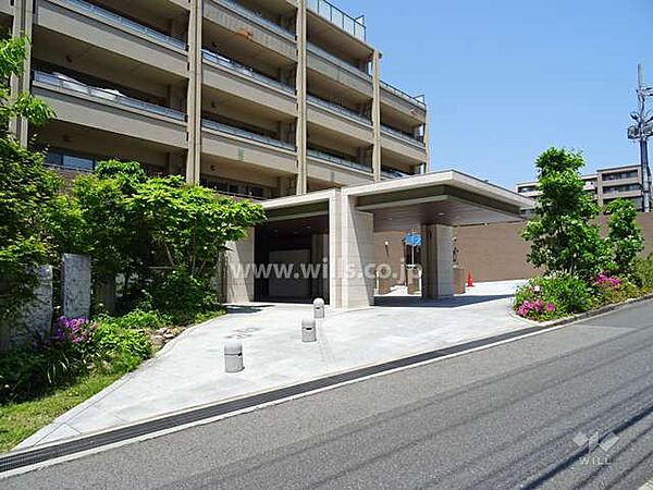 車寄せのあるエントランス
