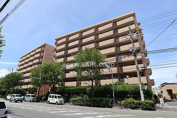 吹田ロイヤルマンションの外観（南東側から）