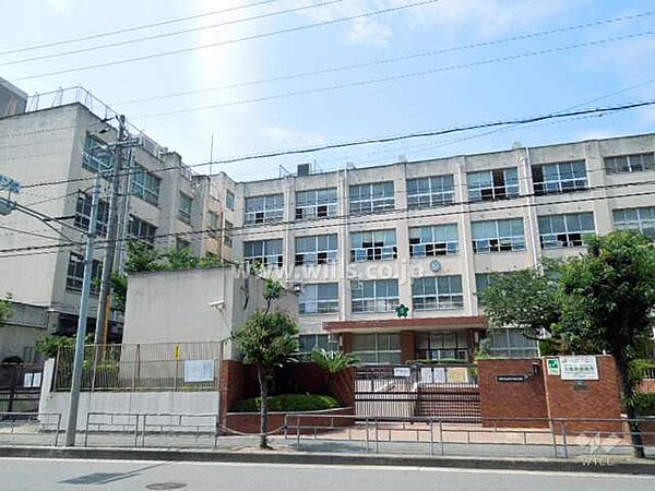 新東三国小学校[公立]の外観