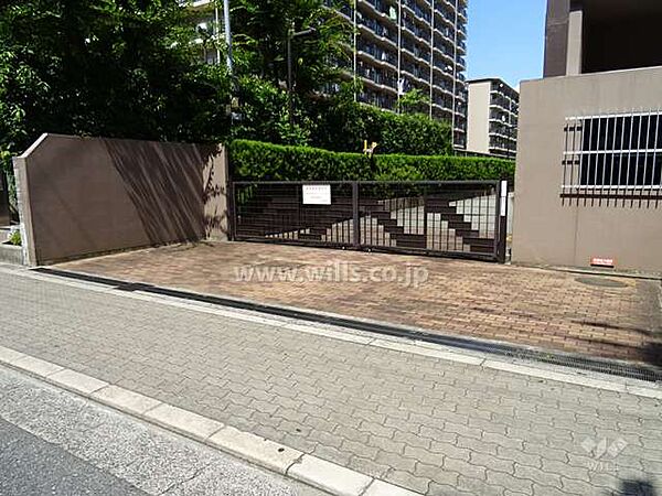 駐車場出入り口（ゲート付）