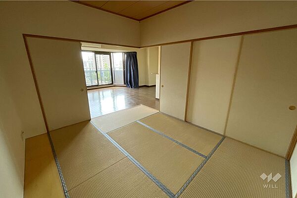 和室6帖。押し入れと床の間もございます。子供部屋や寝室にするなど様々な使い方ができます。
