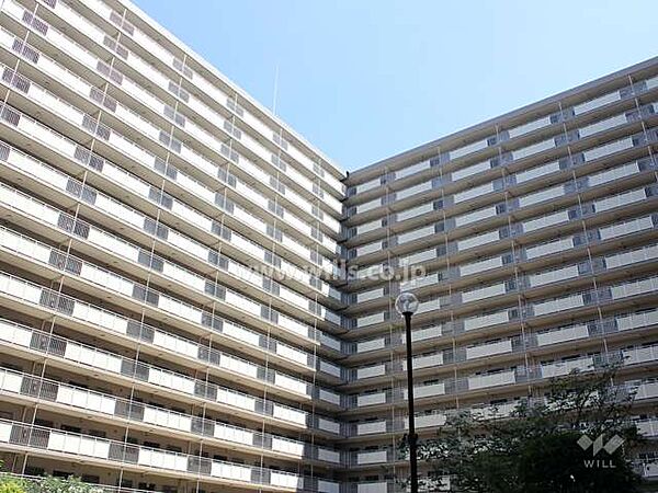 ファミールハイツ北大阪2号棟の外観（北西側から）