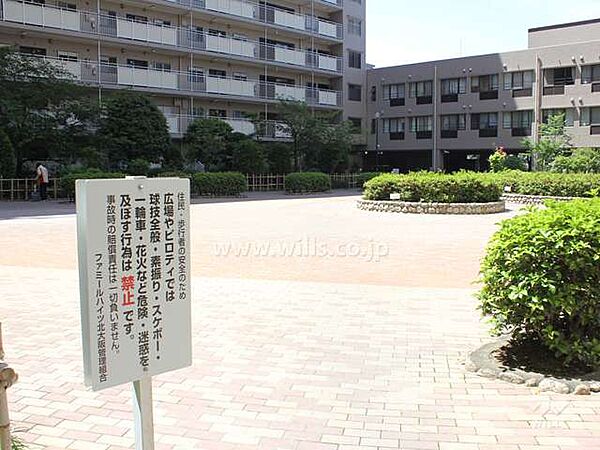 敷地内には広場があります。