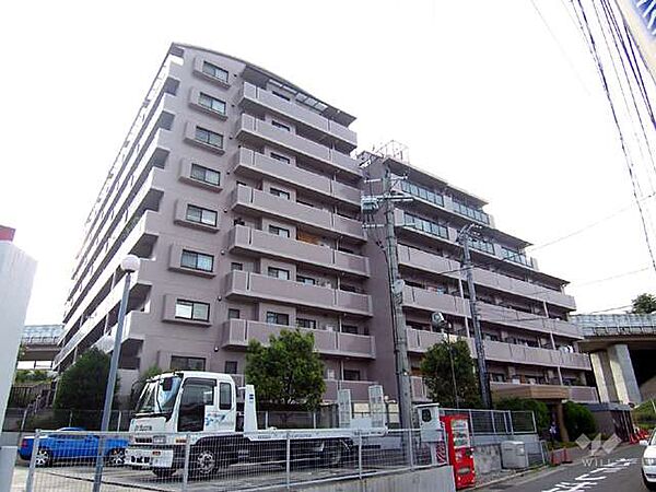 ラウンドスクエア吹田青葉丘の外観(東側から)