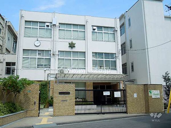 東三国中学校[公立]の外観