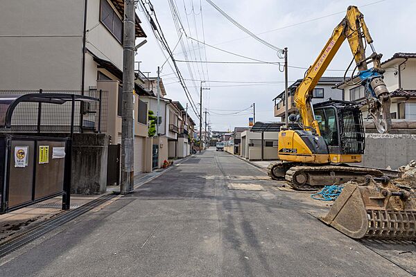 物件の東側前面道路（北側から）［2026年6月19日撮影］