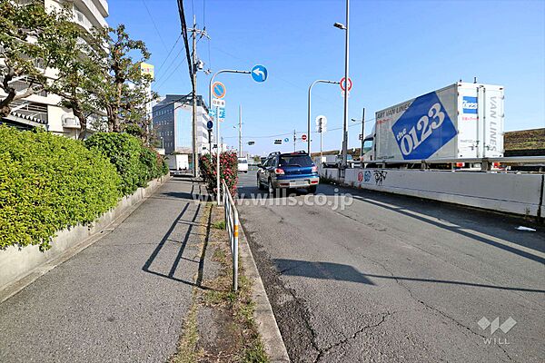 敷地南側の前面道路（淀川通）
