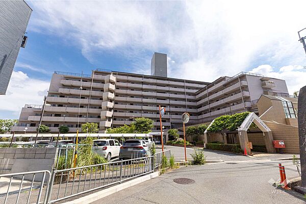 メロディーハイム吹田青葉丘の外観（北東側から）