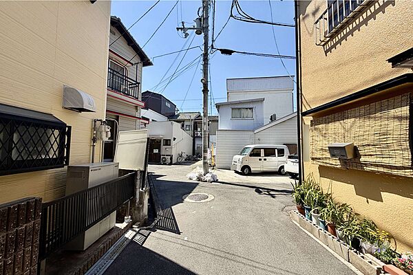 物件の北側前面道路（東側から）［2026年6月25日撮影］