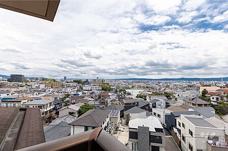 バルコニーからの眺め（南東側東方向）［2026年7月11日撮影］