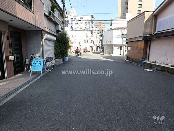 敷地南側の前面道路
