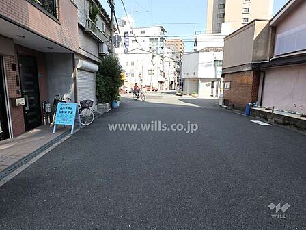 敷地南側の前面道路