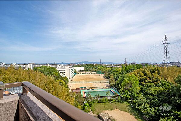 バルコニーからの眺め（南側南東方向）最上階なので開放感がございます。