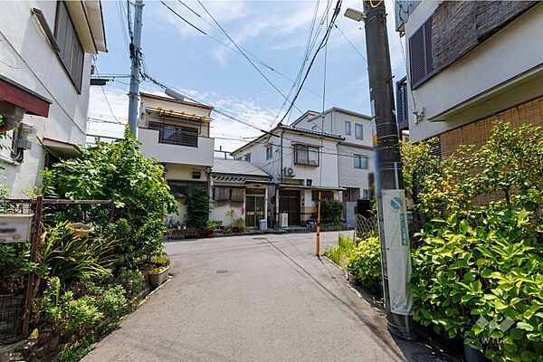 物件の東側前面道路（北側から）［2026年7月17日撮影］
