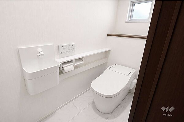 1階トイレすっきりとした空間でとても綺麗です。※AIによる家具消し加工済み