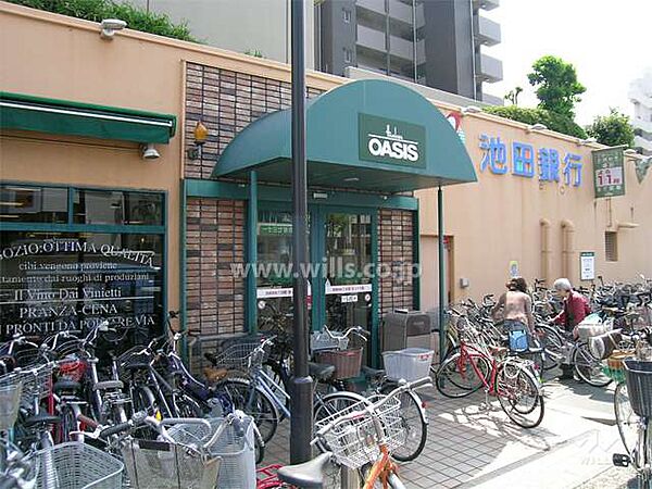 阪急オアシス(服部緑地店)の外観
