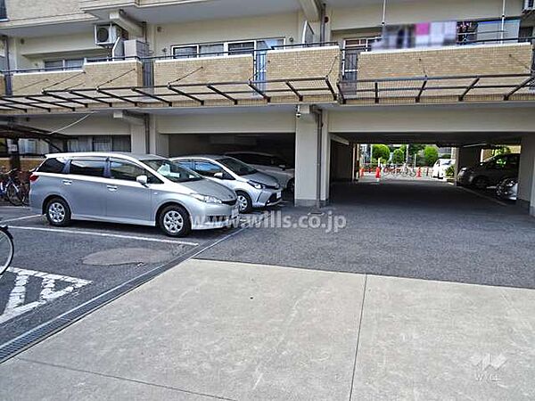 敷地内駐車場（屋外平面式・屋内平面式）