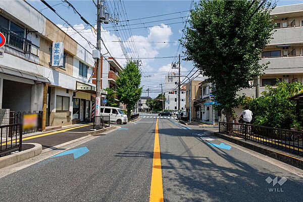 物件の南側前面道路（西側から）［2026年7月24日撮影］