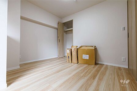 南東側洋室約5.8帖［2026年8月12日撮影］