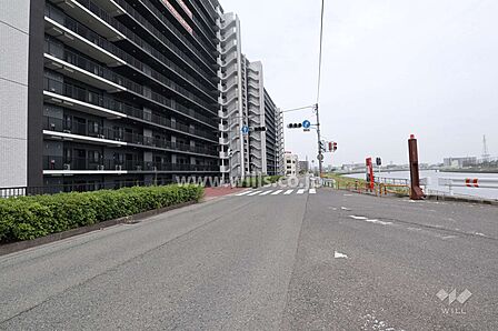 敷地北側の前面道路(東側から)