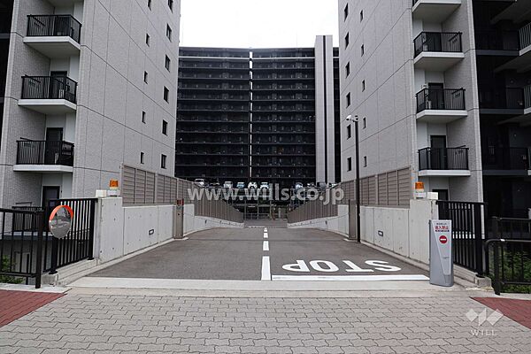 駐車場へのアプローチ