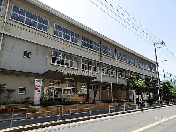 小松小学校[公立]の外観