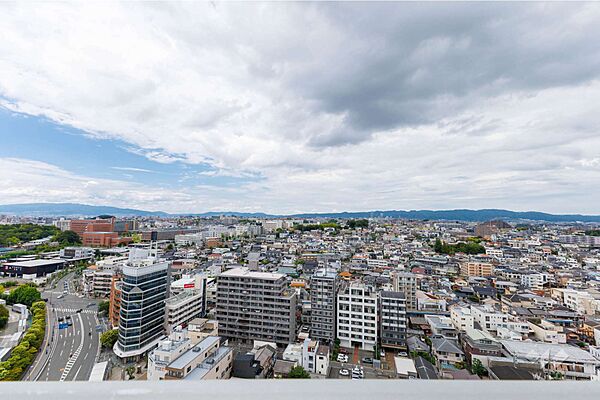 バルコニーからの眺め（北西側北西方向）通風良好で開放感があります。
