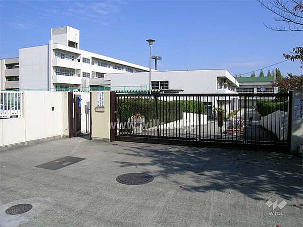 片山中学校[公立]の外観