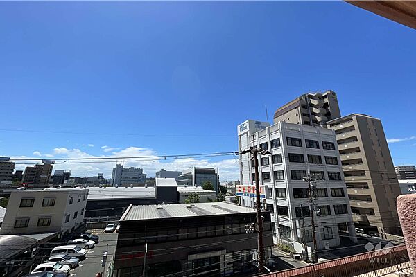 バルコニーからの眺め（南西方向）［2026年8月9日撮影］