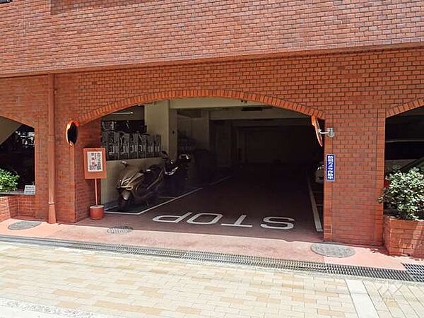 駐車場出入り口