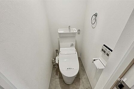 トイレリフォーム済みで、すっきりとした空間でとても綺麗です。