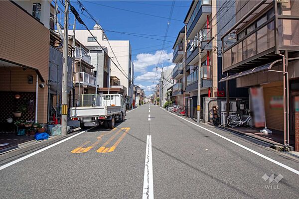 物件の北側前面道路（西側から）［2026年5月29日撮影］