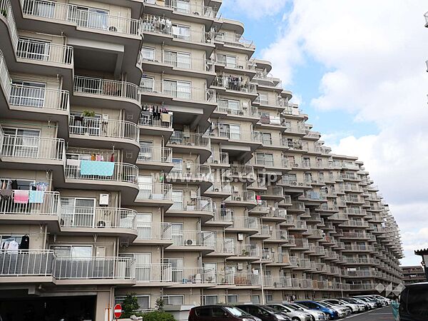 エバーグリーン淀川2号棟の外観(南東側から)