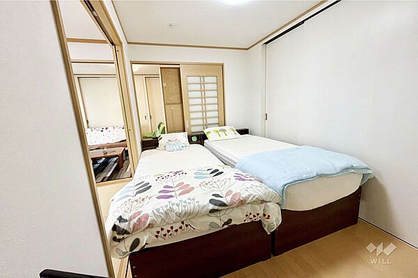 南側洋室約5帖リビングや和室側の戸を開けて、つなげて利用することもできます！