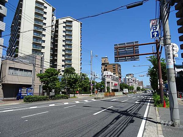 敷地南側の前面道路。国道479号（大阪内環状線）です。