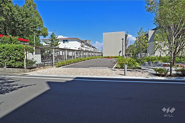敷地の出入り口（西側）