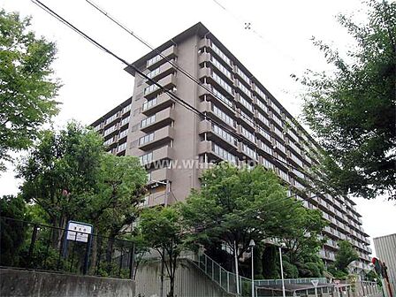 ユニハイム千里丘吹田清水の外観(南側から)