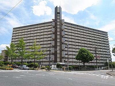外観:府公社千里桃山台団地A-1棟の外観(北西側から) 外観:府公社千里桃山台団地A-1棟の外観(北西側から)