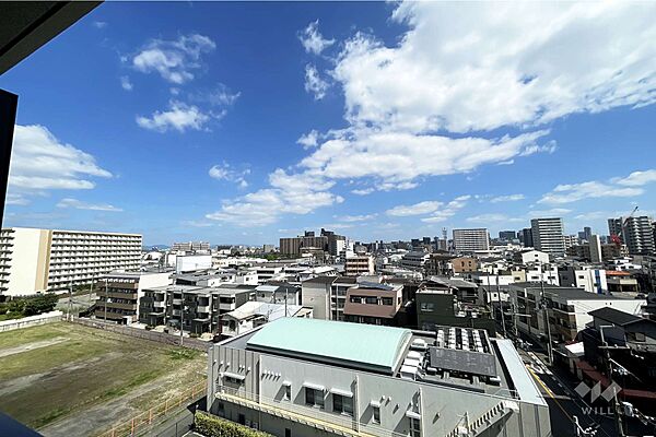 バルコニーからの眺め（北東方向）。15階建7階部分のため陽当たり良好です！