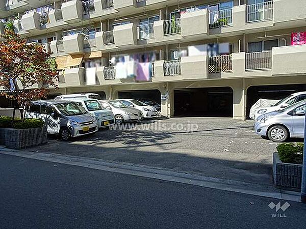 駐車場出入り口