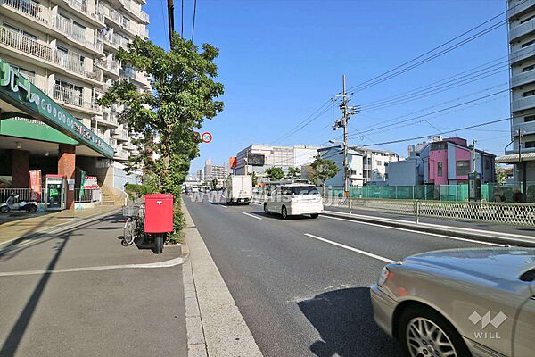 敷地南東側の前面道路（淀川通）
