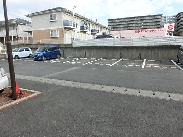 画像8:もちろん専用駐車場あります。