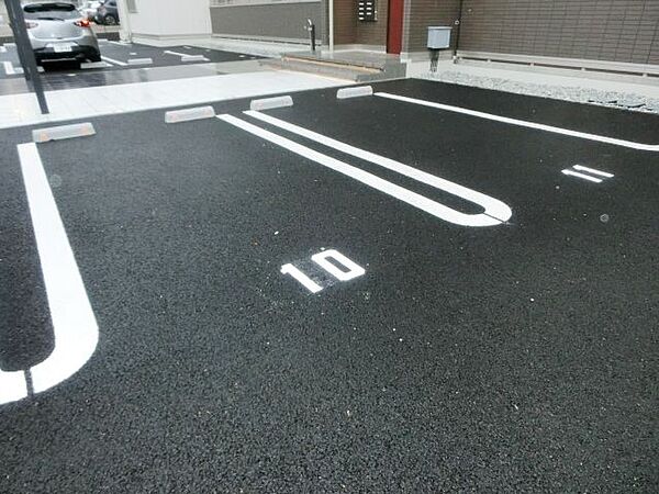 画像8:敷地内駐車場ございます