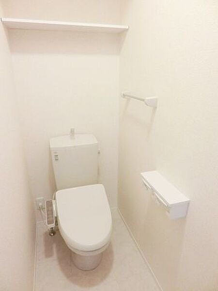 トイレ：温水洗浄付きトイレ