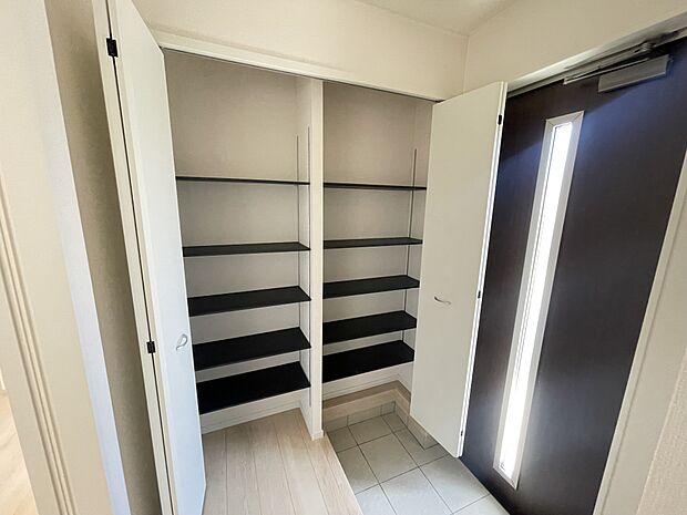 大容量シューズボックス完備！