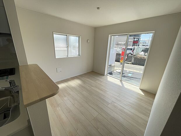 陽当りの良いリビングは南窓から明るい光が差し込みます。