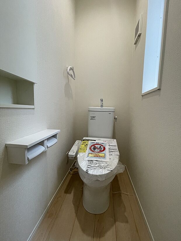 温水洗浄機能付きトイレはヶ所完備です。