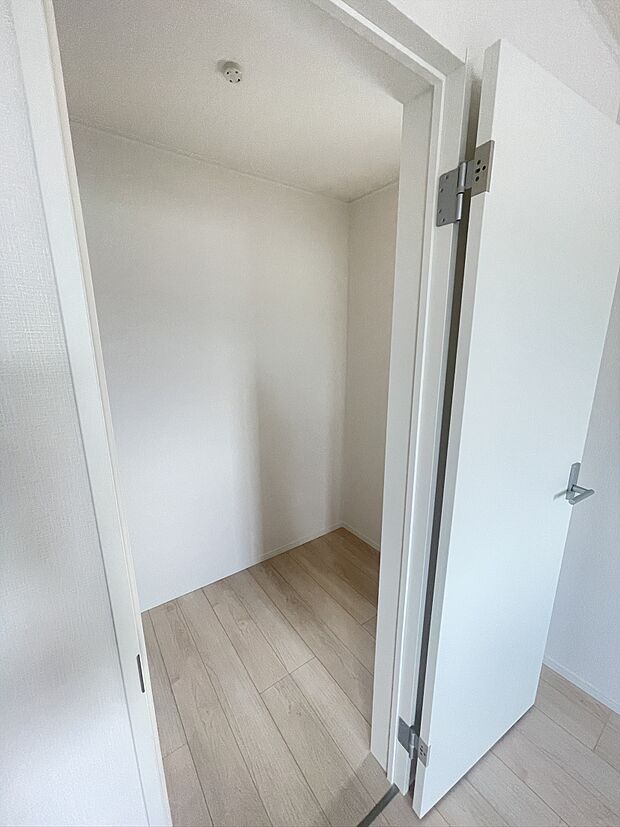 奥行きのあるウォークインクローゼット付き！