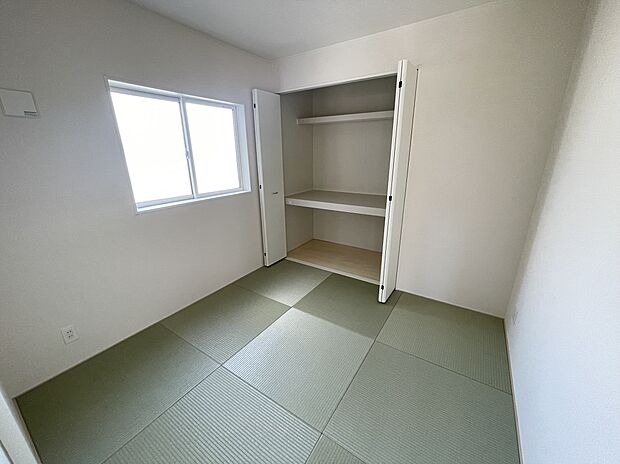 1階和室　お洒落な洋風畳に仕上がります。